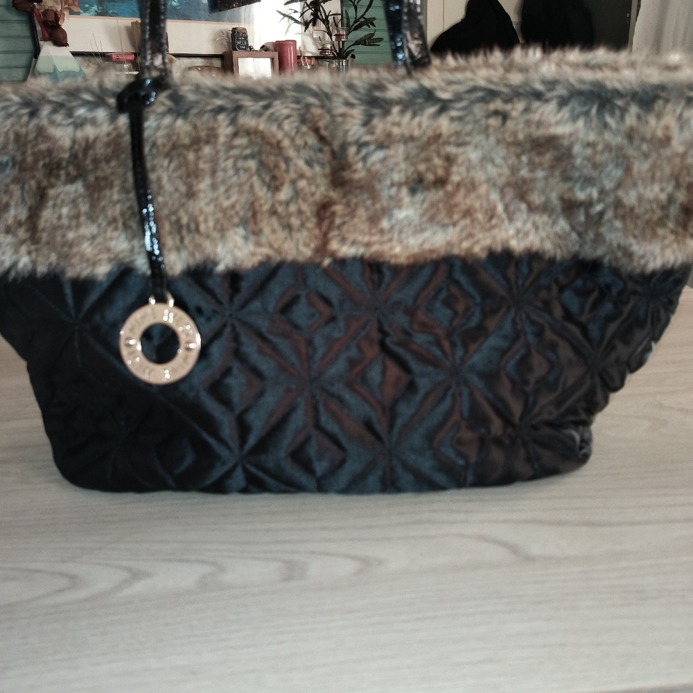 New Nine West Black Quilted Faux Fur & Cheetah Lining Faux Leather Bottom Charm